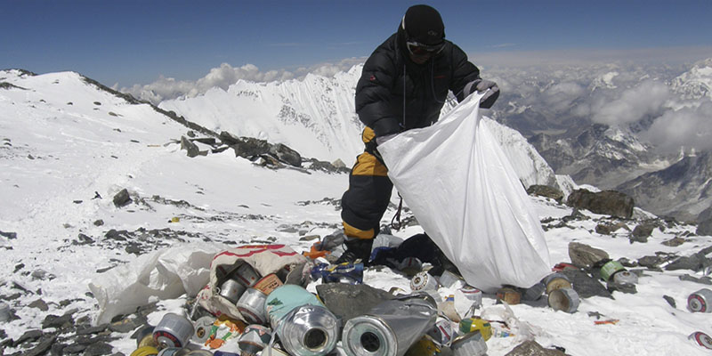 cleaning-in-everest.jpg