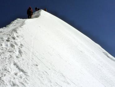 island-peak-climbing 